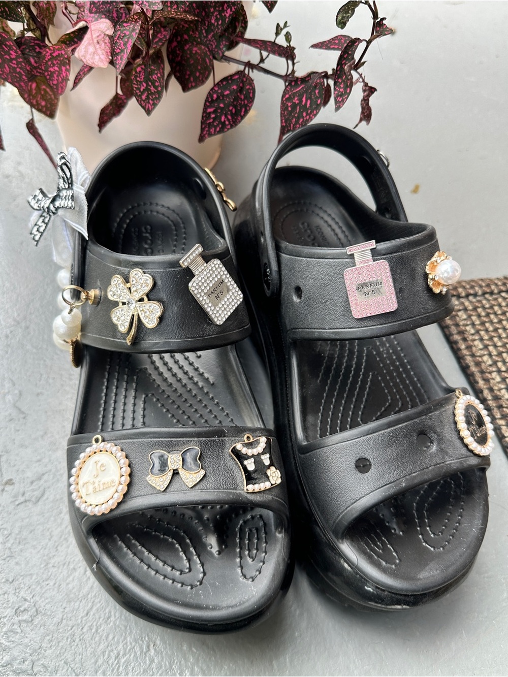 Crocs Mega Crush Sandal With Charms